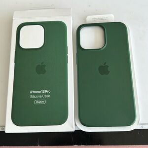 iPhone 13 Pro case clover in color silicon feel